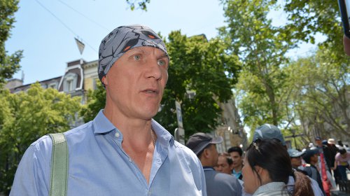 Вьетнамцы пикетировали здание облпрокуратуры 