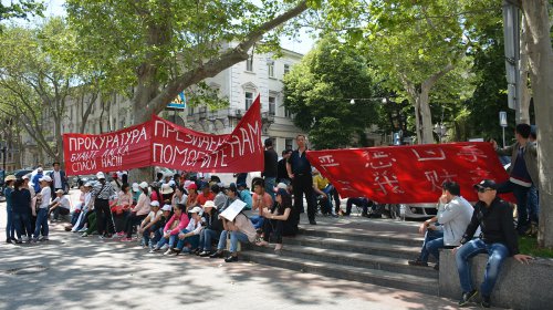 Вьетнамцы пикетировали здание облпрокуратуры 