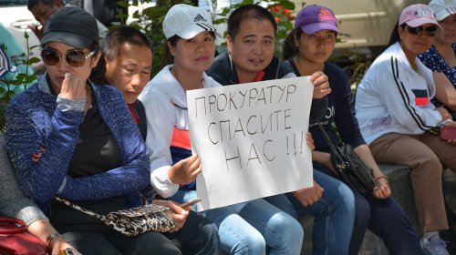 Вьетнамцы пикетировали здание облпрокуратуры 