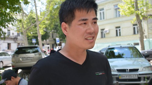 Вьетнамцы пикетировали здание облпрокуратуры 