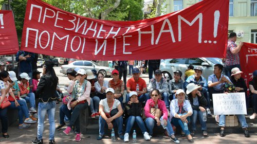 Вьетнамцы пикетировали здание облпрокуратуры 