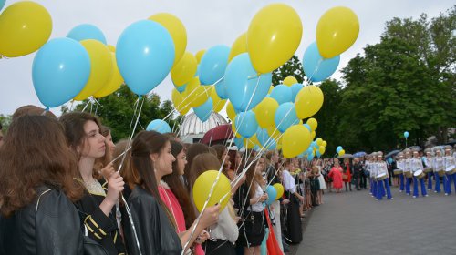 В Одессе наградили лучших выпускников школ