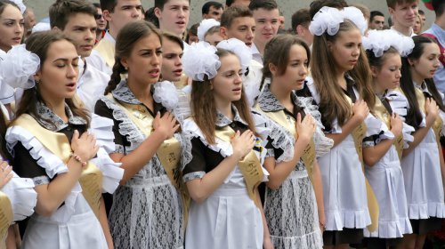 Одесские школьники празднуют выпускной (фоторепортаж)