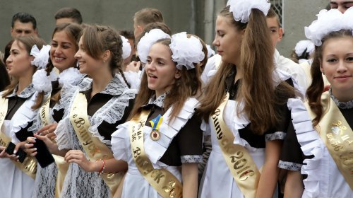 Одесские школьники празднуют выпускной (фоторепортаж)
