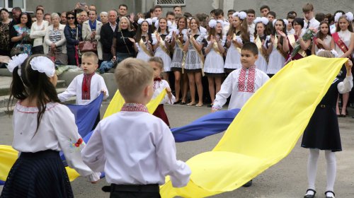 Одесские школьники празднуют выпускной (фоторепортаж)