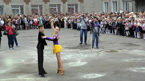 Одесские школьники празднуют выпускной (фоторепортаж)
