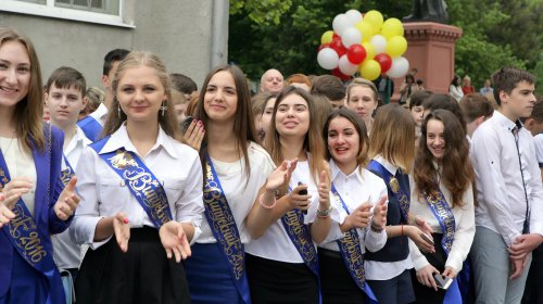 Одесские школьники празднуют выпускной (фоторепортаж)