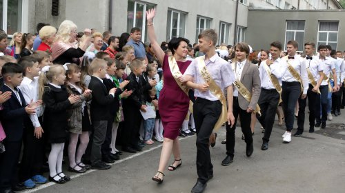 Одесские школьники празднуют выпускной (фоторепортаж)