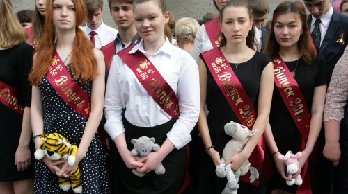 Одесские школьники празднуют выпускной (фоторепортаж)