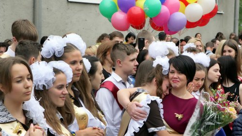 Одесские школьники празднуют выпускной (фоторепортаж)