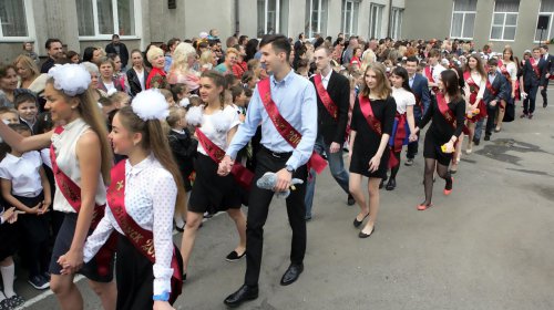 Одесские школьники празднуют выпускной (фоторепортаж)