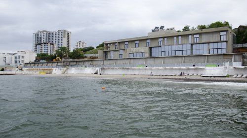 Вместо аквапарка на побережье Аркадии растет гостиница