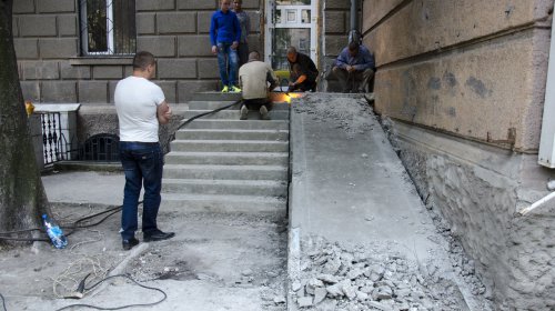 Рядом с ОГА коммунальщики демонтировали очередной «нахалстрой»