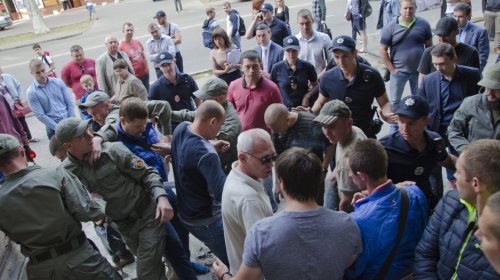 Рядом с ОГА коммунальщики демонтировали очередной «нахалстрой»