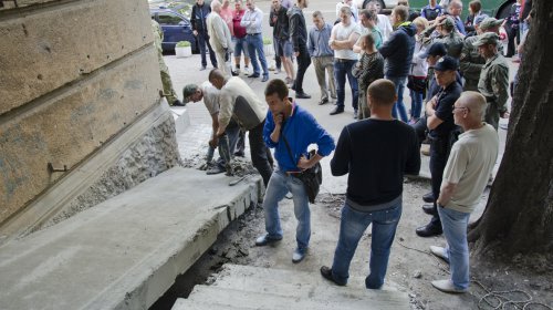 Рядом с ОГА коммунальщики демонтировали очередной «нахалстрой»