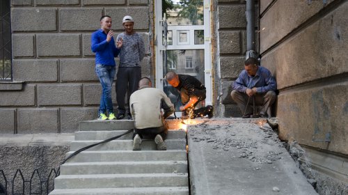 Рядом с ОГА коммунальщики демонтировали очередной «нахалстрой»