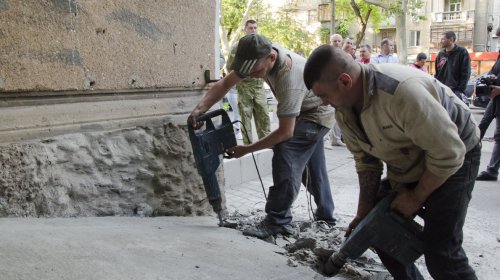 Рядом с ОГА коммунальщики демонтировали очередной «нахалстрой»