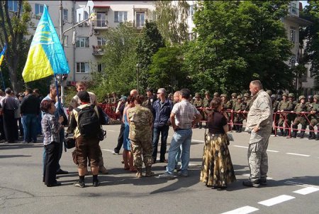 В Киеве ветераны АТО освистали участников «антитрухановского майдана»