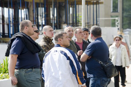 ГАСК повторно снес забор вокруг незаконной стройки в Аркадии
