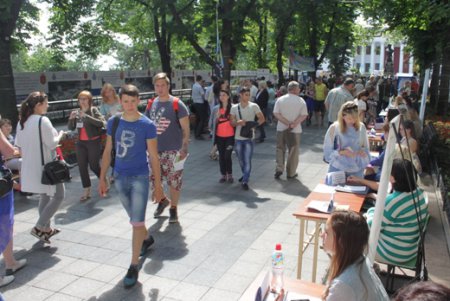 В центре Одессы прошла традиционная ярмарка вакансий