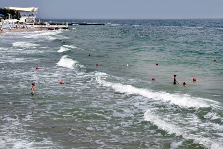 Одесские пляжи в ожидании тепла (фоторепортаж)