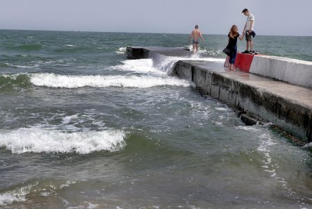 Одесские пляжи в ожидании тепла (фоторепортаж)