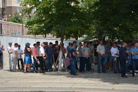 Участники «антитрухановского» митинга не знают, что они против Труханова