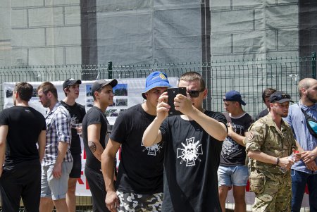 Представителей «антитрухановского майдана» назвали рабами, стоящими за похлебку