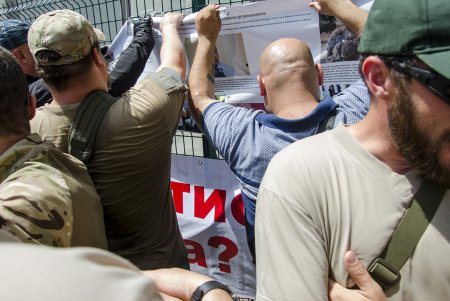 Представителей «антитрухановского майдана» назвали рабами, стоящими за похлебку