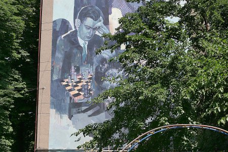 На стене одесской пятиэтажки появилась огромная картина
