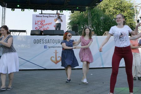 По Приморскому бульвару прошел парад одесских фестивалей