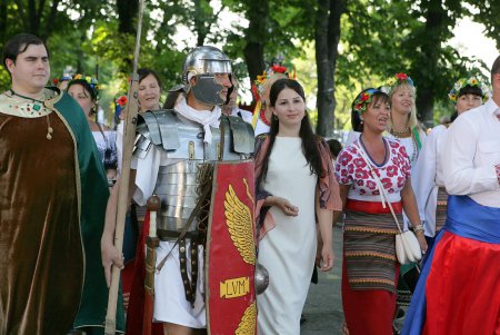 По Приморскому бульвару прошел парад одесских фестивалей