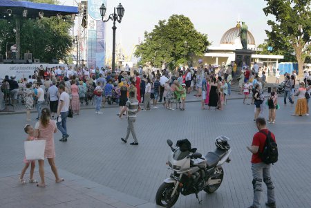 По Приморскому бульвару прошел парад одесских фестивалей