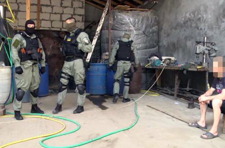 Одесса: в подпольном цеху готовили «коньяк» и «виски» для одесских магазинов 
