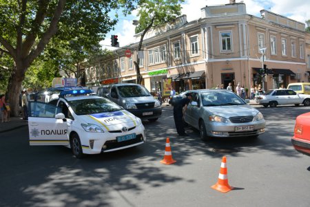 Оперный театр «тушила» целая рота спасателей (фоторепортаж)