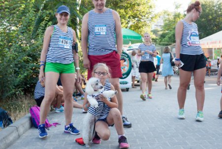 Забег в тельняшках: шесть километров, 200 участников и две собаки (фоторепортаж)