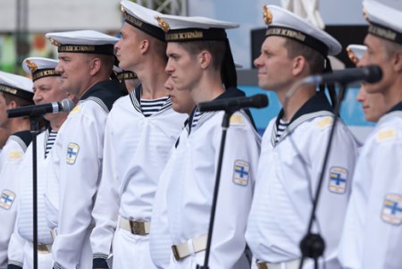 Забег в тельняшках: шесть километров, 200 участников и две собаки (фоторепортаж)