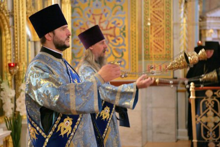Божественная литургия в Свято-Успенском кафедральном соборе (фоторепортаж)
