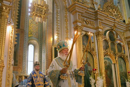 Божественная литургия в Свято-Успенском кафедральном соборе (фоторепортаж)