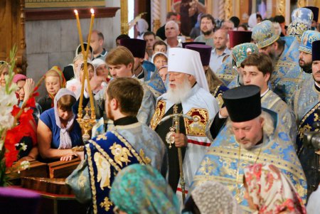 Божественная литургия в Свято-Успенском кафедральном соборе (фоторепортаж)