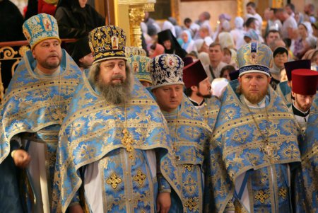 Божественная литургия в Свято-Успенском кафедральном соборе (фоторепортаж)