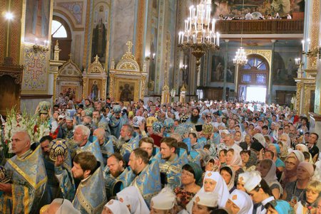 Божественная литургия в Свято-Успенском кафедральном соборе (фоторепортаж)