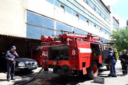 В Одессе горел склад пластиковой посуды
