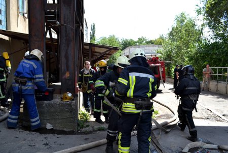 В Одессе горел склад пластиковой посуды