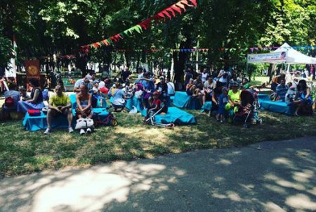В сквере Гамова отметили День семьи
