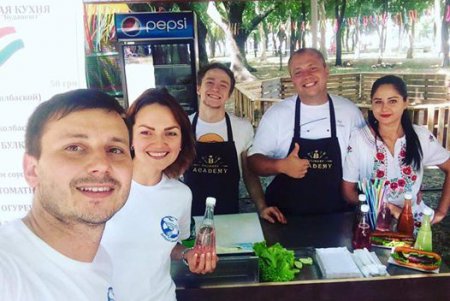В сквере Гамова отметили День семьи