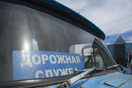 На Среднефонтанской устанавливают разделитель полос движения (фоторепортаж)
