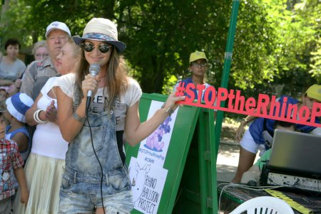 В Одесском зоопарке спасали носорогов (фоторепортаж)