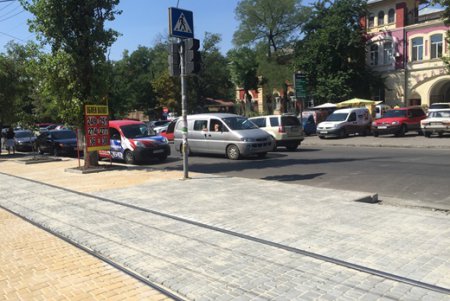 В Одессе ремонтируют подходы к остановочным комплексам в районе ГКБ №11