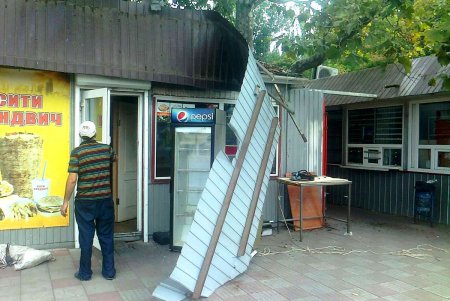 В Одессе сносят антисанитарные торговые точки